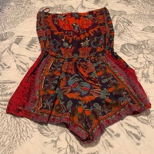 Romper EUC…no flaws!! Cute for pool, beach, lounging ❤️